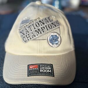 2005 MENS NCAA NATIONAL CHAMPIONS UNC TAR HEELS - BRAND NEW NEVER WORN